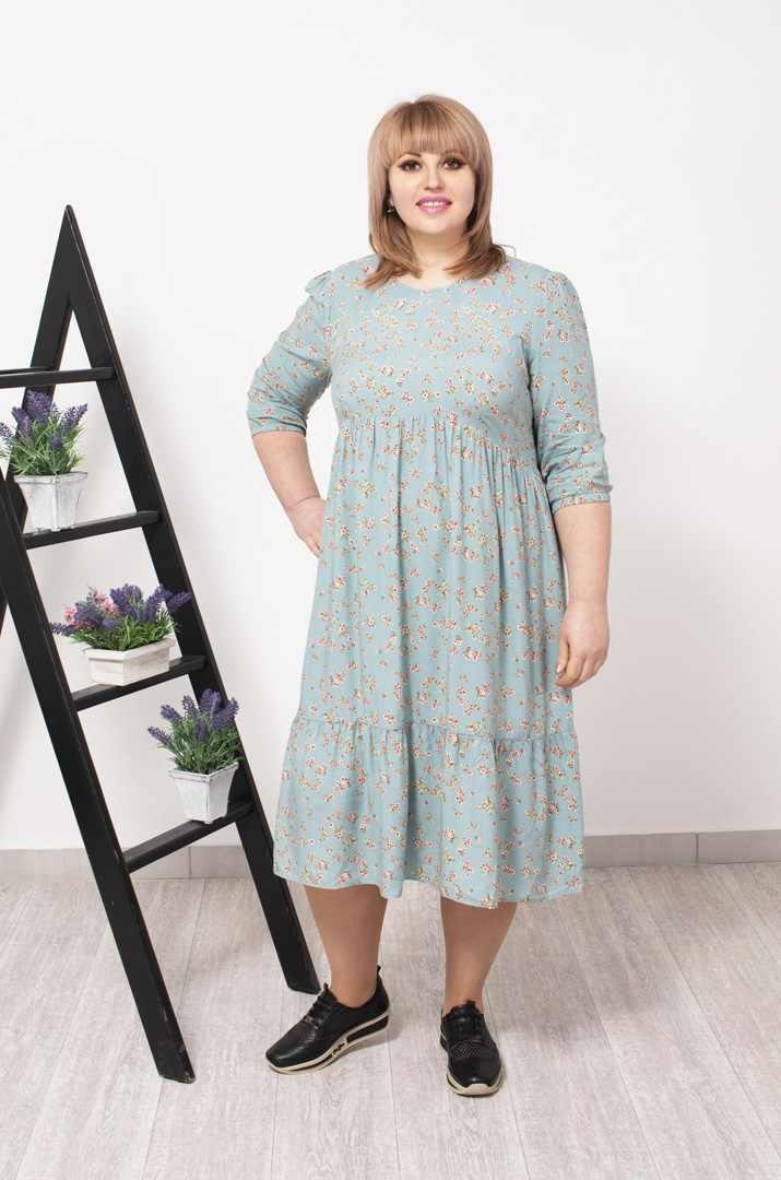 Платье в растительный принт батал