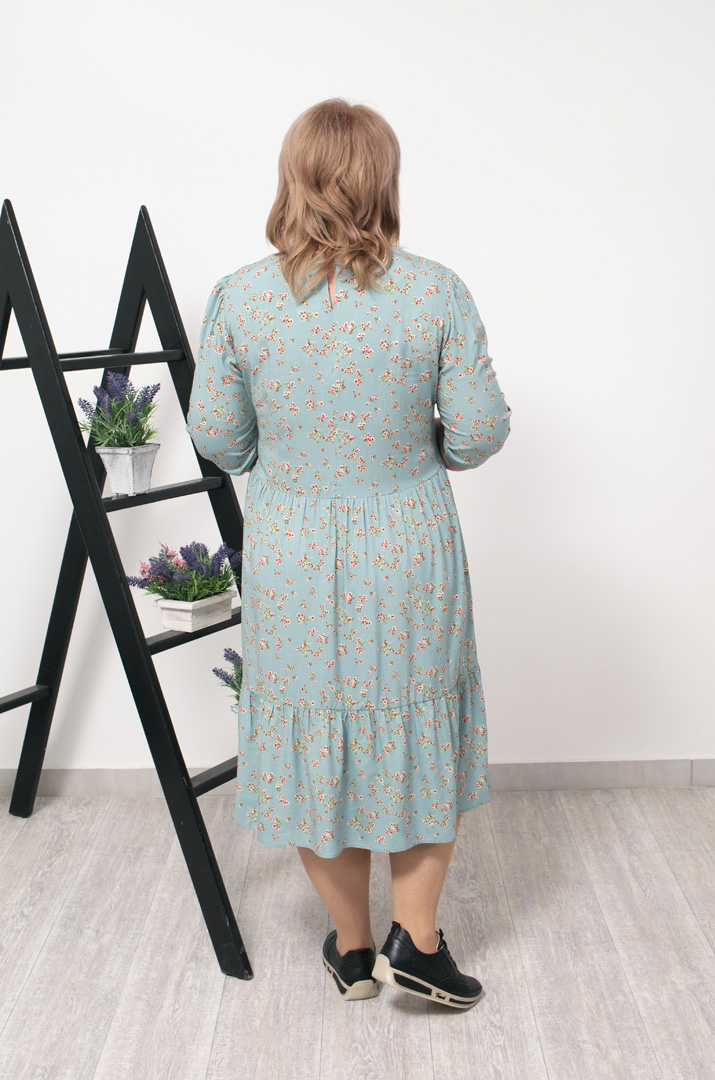 Платье в растительный принт батал