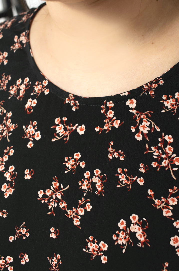 Платье в растительный принт батал