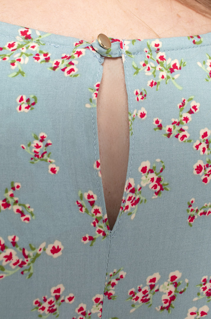 Платье в растительный принт батал