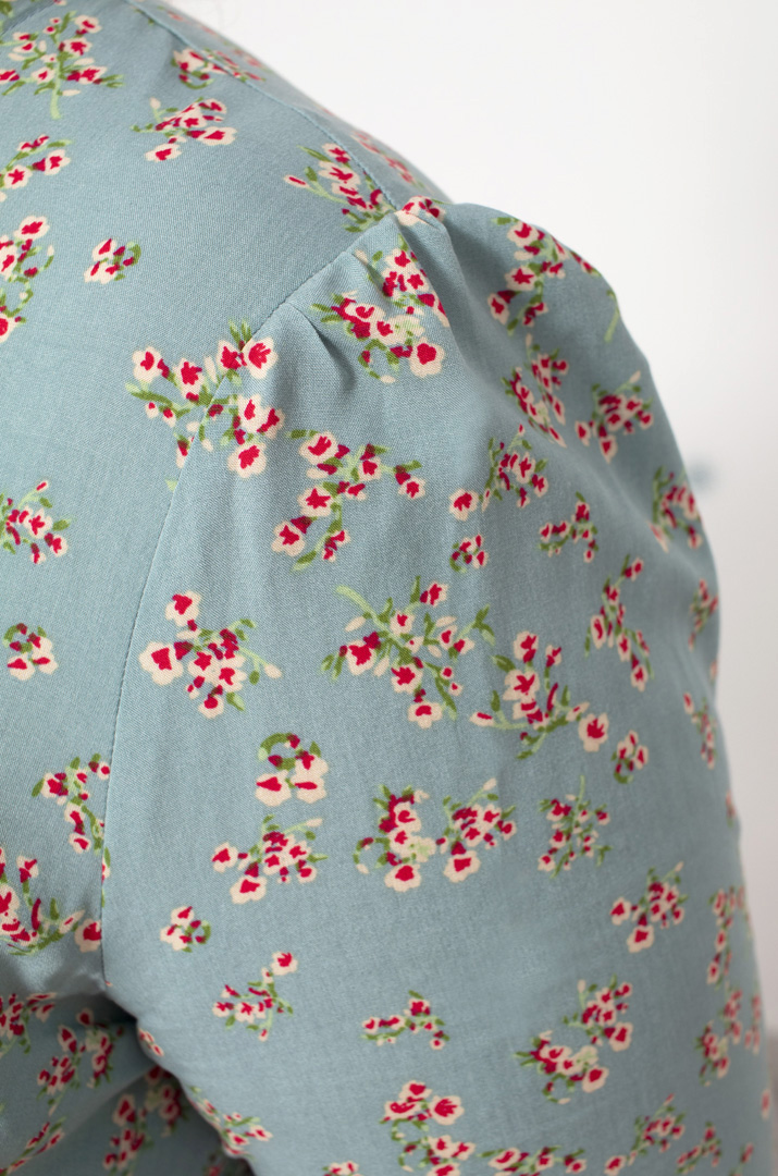 Платье в растительный принт батал