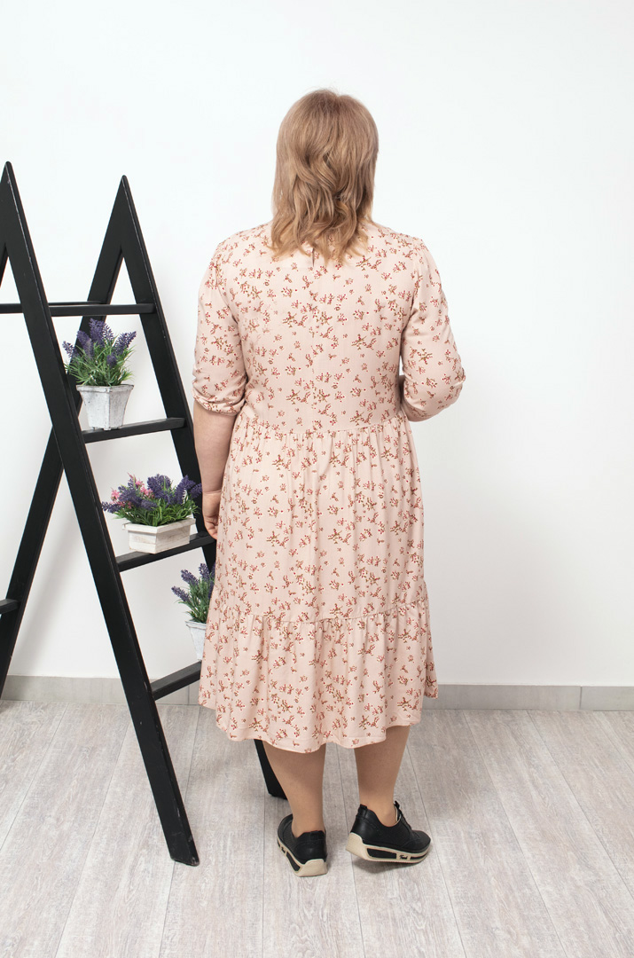 Платье в растительный принт батал