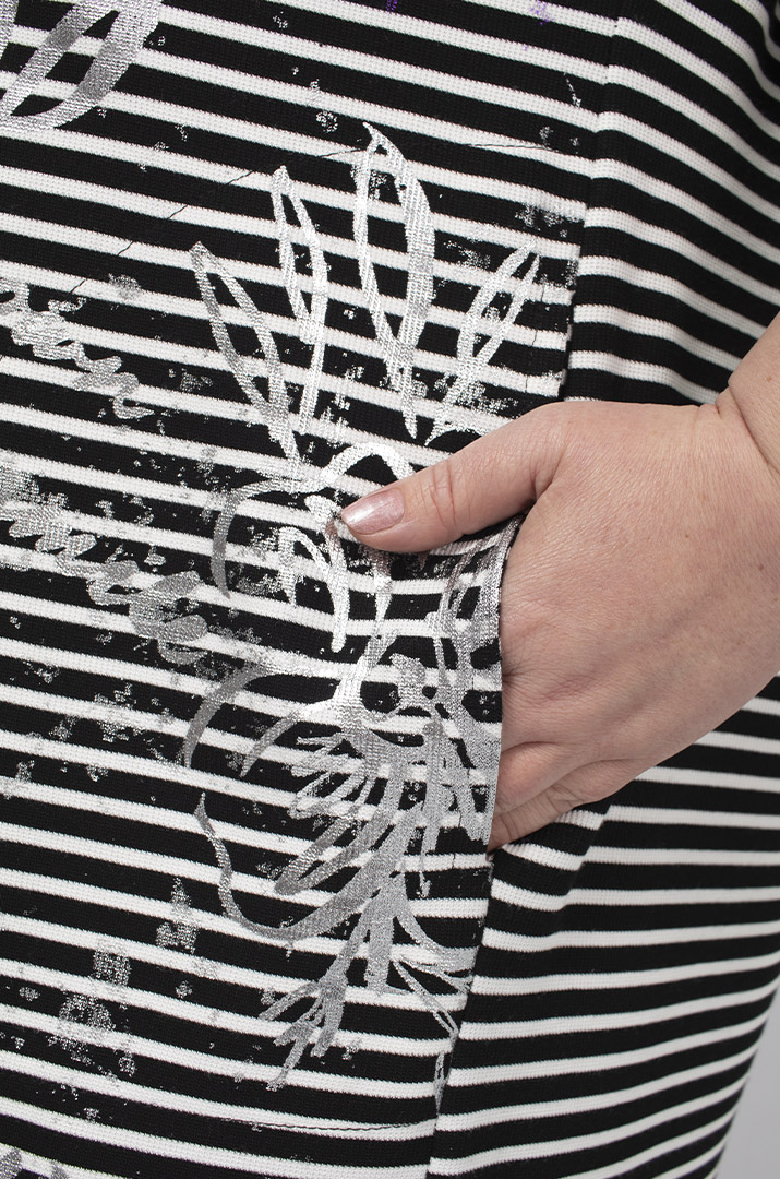 Сукня міді в смужку з принтом батал