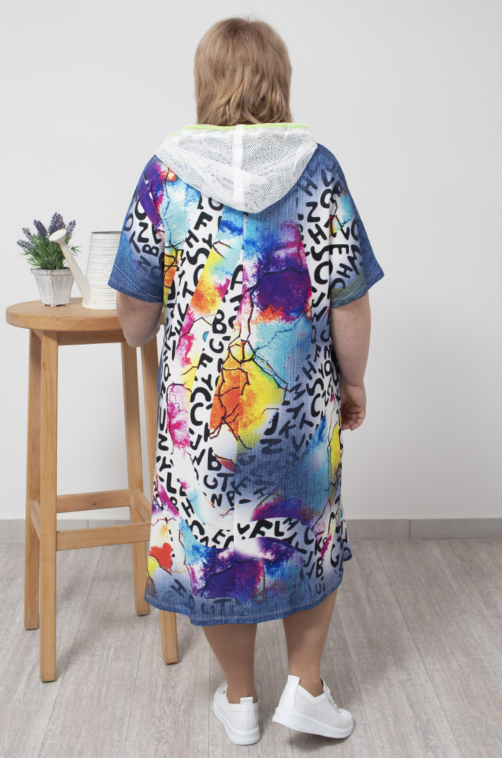 Сукня з каптуром в яскравий принт з блискітками батал