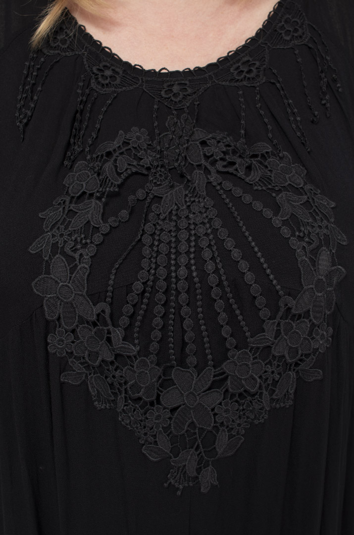 Сукня максі з мереживом і тороками батал