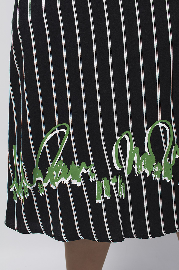 Платье миди с принтом в полоску наполовину батал