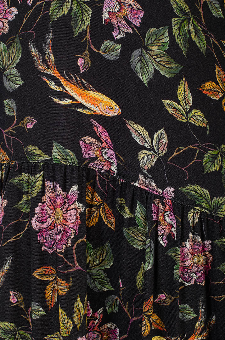 Платье миди с воланом в принт больших размеров