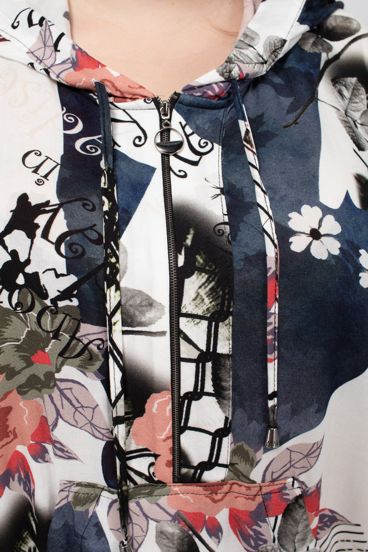 Яскрава штапельна сукня з капюшоном супер батал