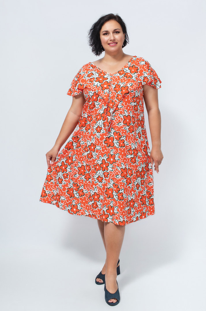 Яскрава сукня з коміром-воланом батал