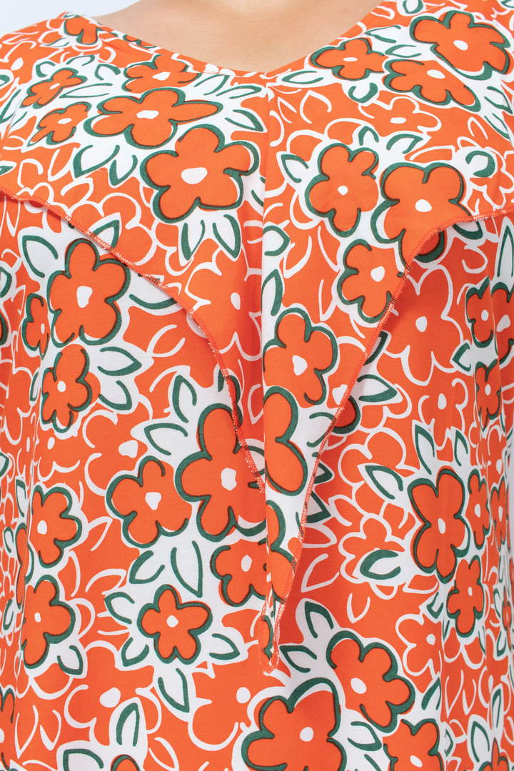 Яскрава сукня з коміром-воланом батал