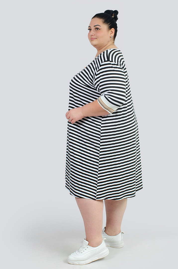 Платье трикотажное в горизонтальную полоску с украшением супер батал