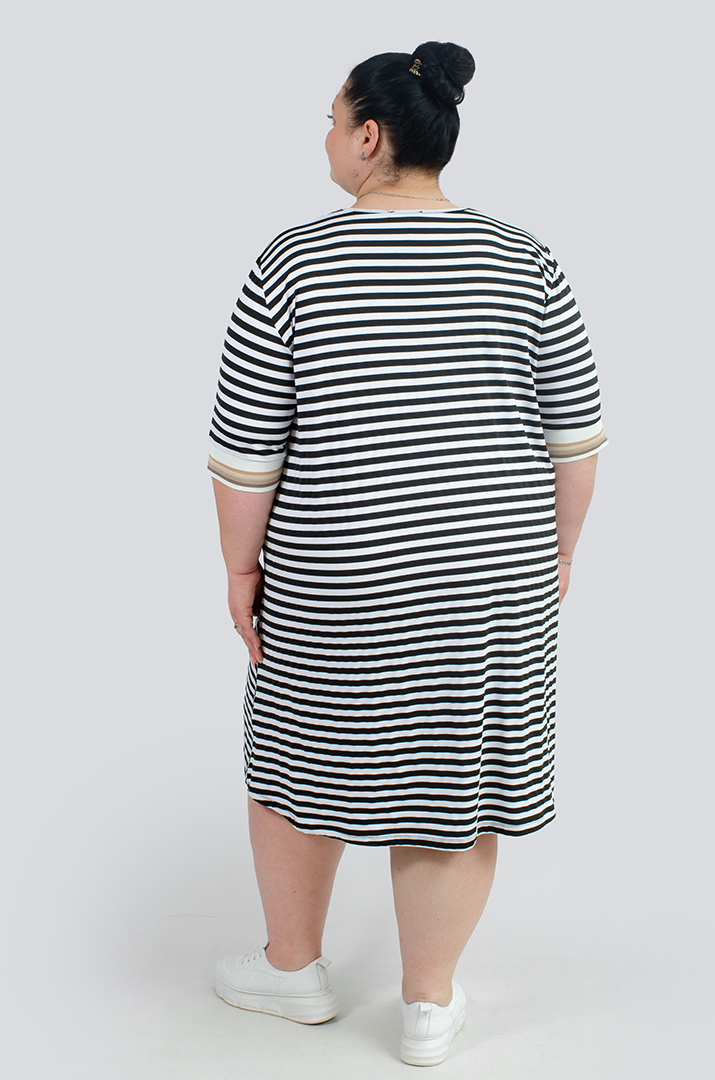 Платье трикотажное в горизонтальную полоску с украшением супер батал