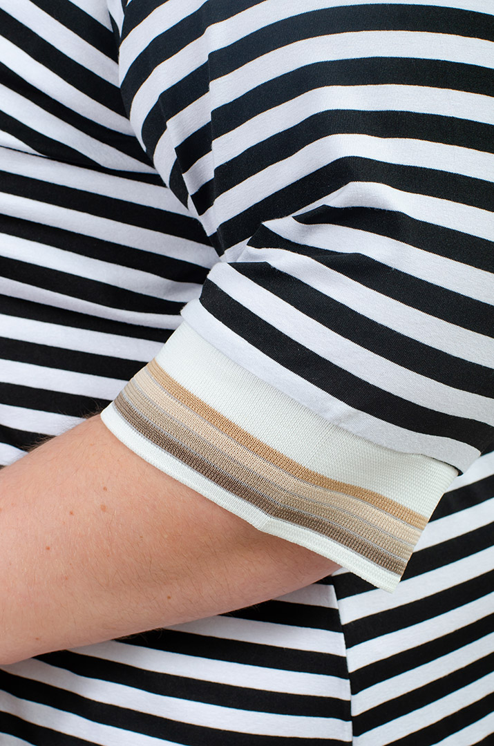 Платье трикотажное в горизонтальную полоску с украшением супер батал