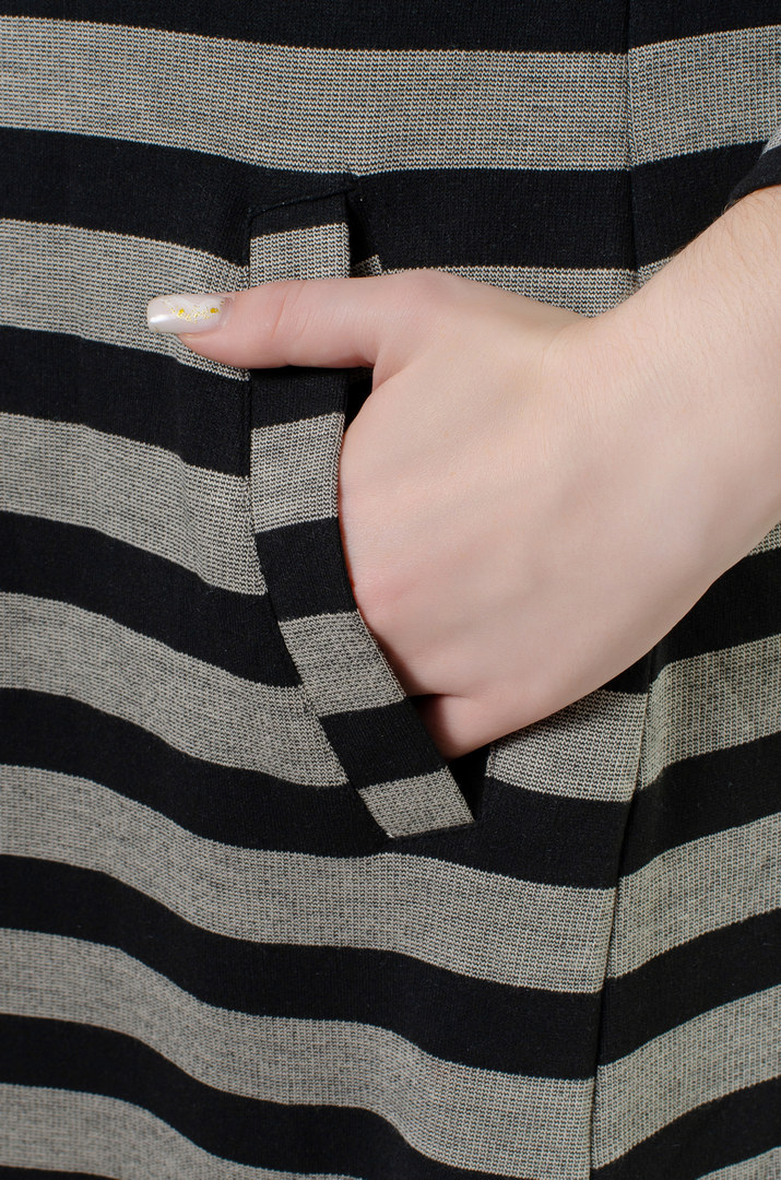 Платье трикотажное в горизонтальную полоску с затяжками внизу супер батал