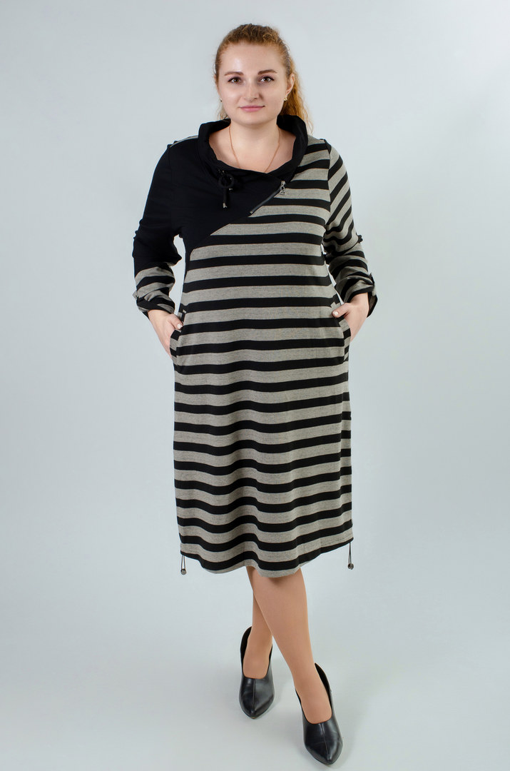 Платье трикотажное в горизонтальную полоску с затяжками внизу супер батал