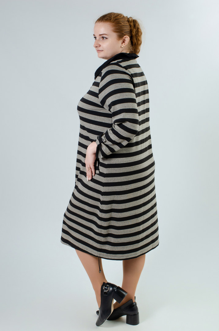 Платье трикотажное в горизонтальную полоску с затяжками внизу супер батал