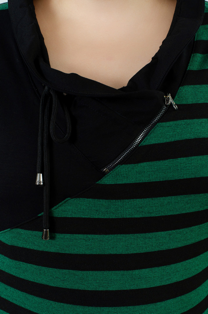 Платье трикотажное в горизонтальную полоску с затяжками внизу супер батал