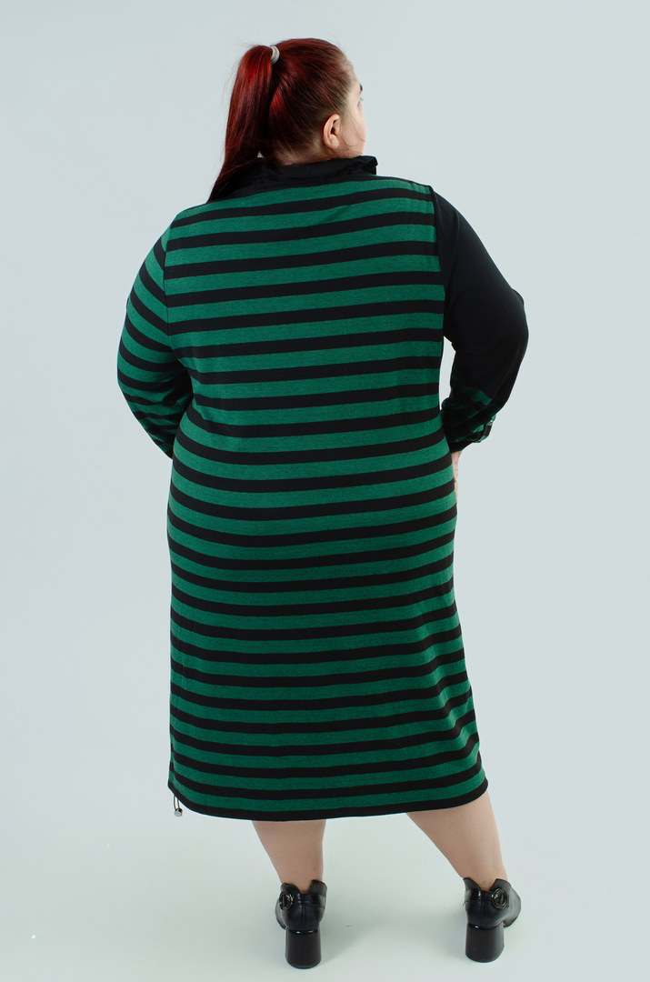 Платье трикотажное в горизонтальную полоску с затяжками внизу супер батал