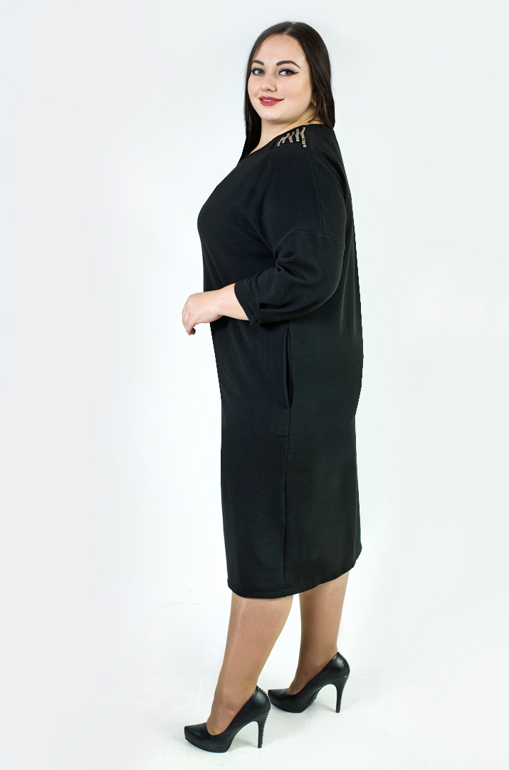 Платье миди в рубчик с декором на плечах батал