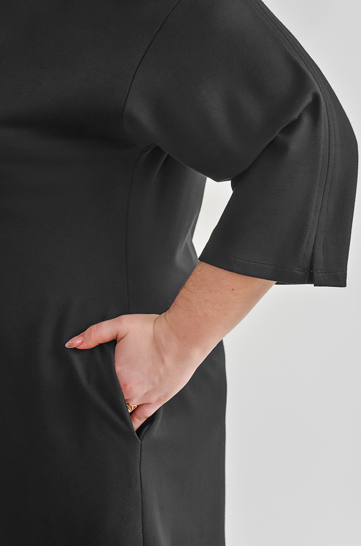 Элегантное платье с декоративным воротником и пуговицами больших размеров