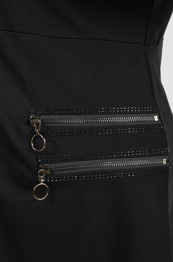 Черное платье миди с молниями и стразами больших размеров