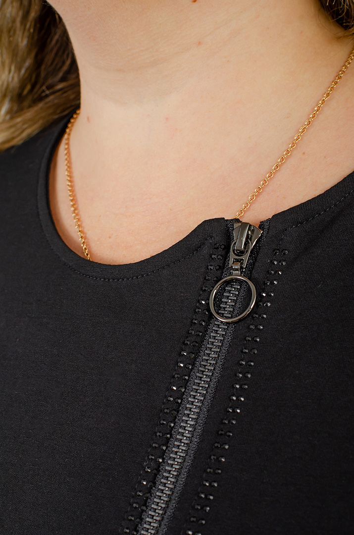 Черное платье миди с молниями и стразами больших размеров