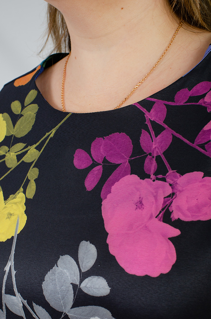 Платье макси в яркий принт больших размеров