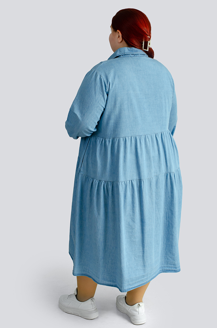 Джинсова сукня з ґудзиками великих розмірів