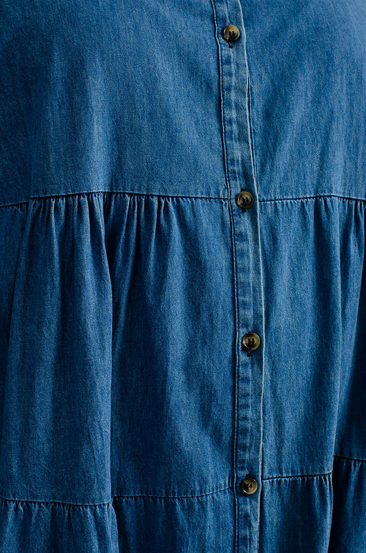 Джинсова сукня з ґудзиками великих розмірів