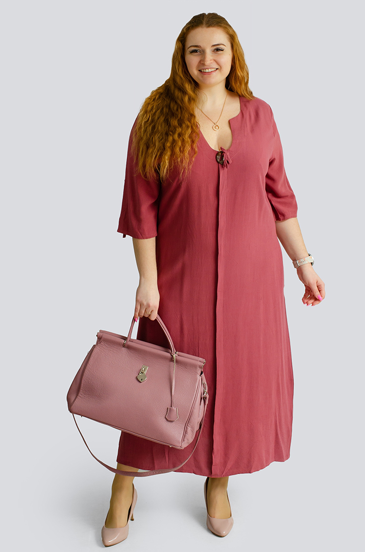 Льняное платье макси с украшением больших размеров