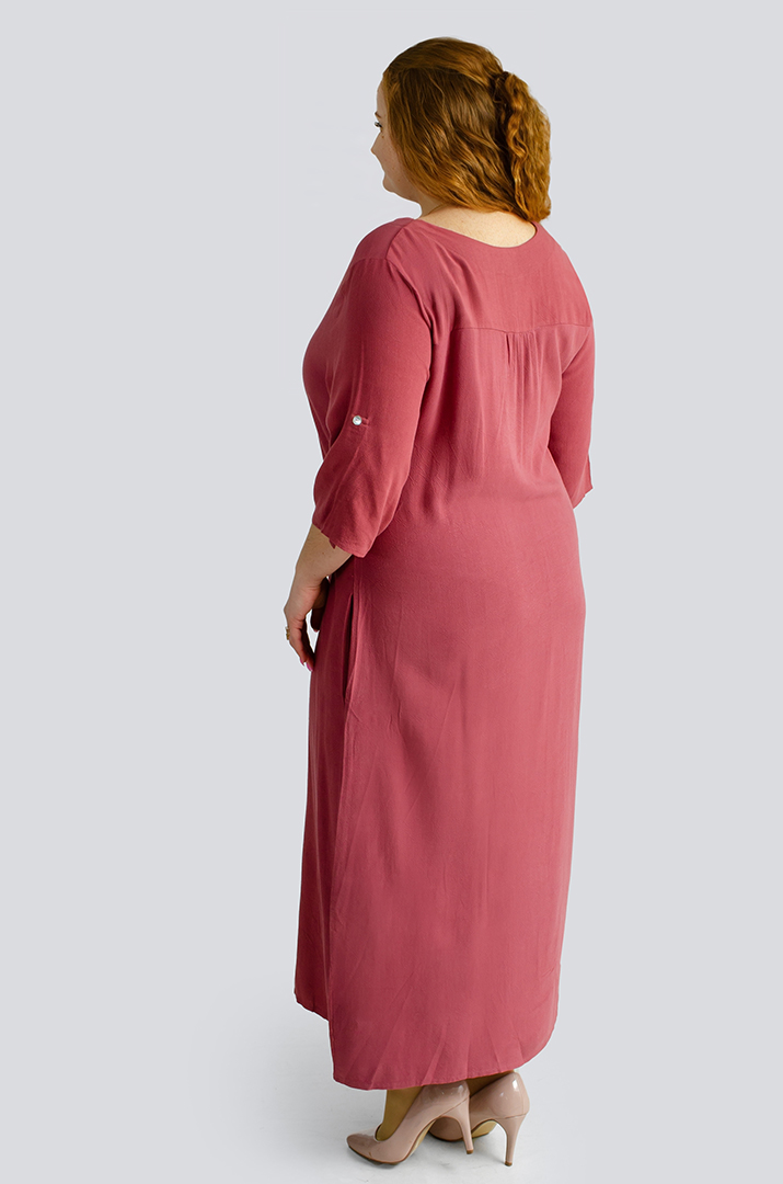 Льняное платье макси с украшением больших размеров