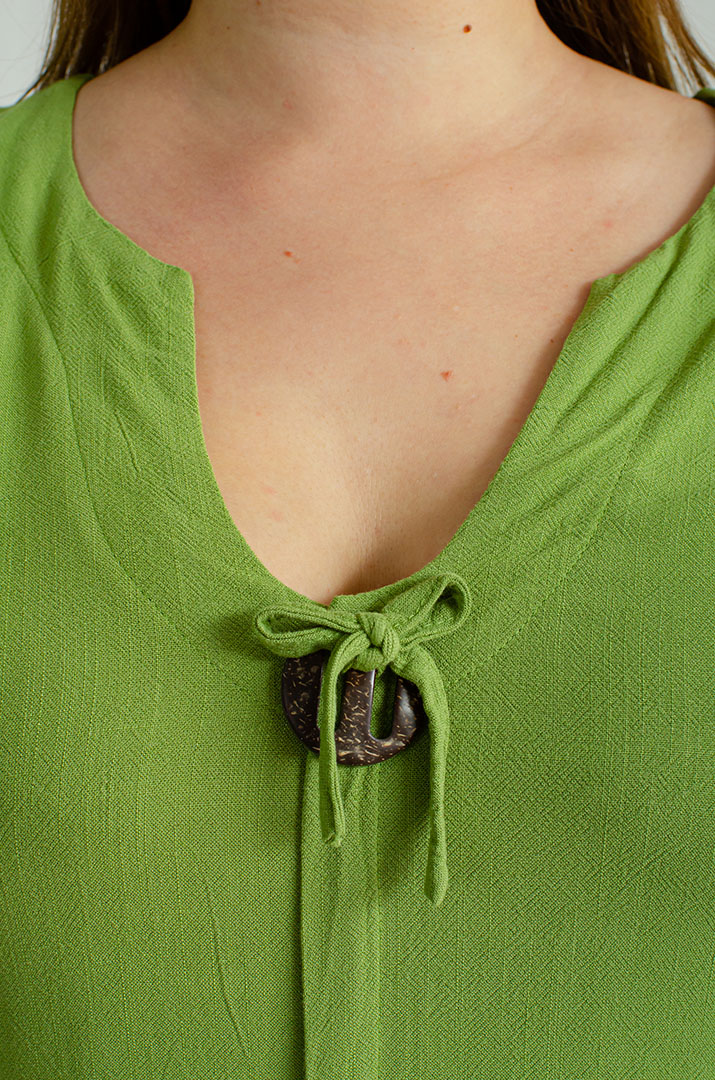 Льняное платье макси с украшением больших размеров