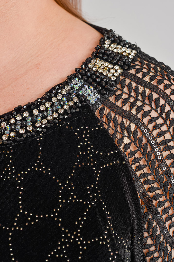 Вишукана велюрова сукня з декоративним оздобленням великих розмірів