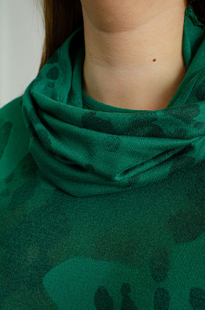 Сукня в'язана з хомутом великих розмірів