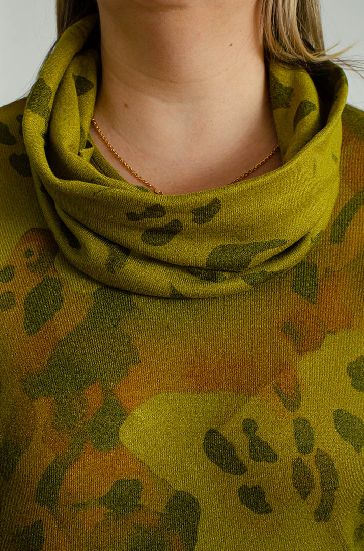 Сукня в'язана з хомутом великих розмірів