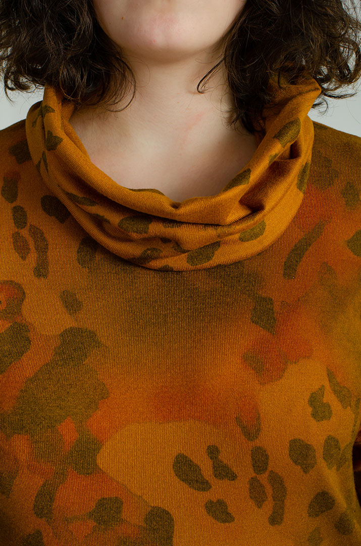 Сукня в'язана з хомутом великих розмірів