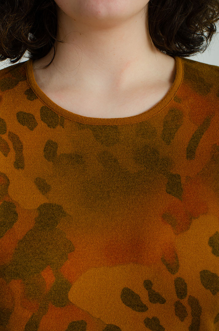 Сукня в'язана з хомутом великих розмірів