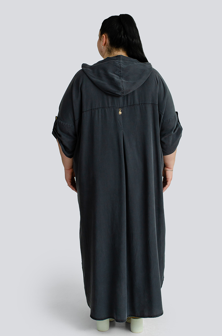 Платье макси с капюшоном и украшениями больших размеров