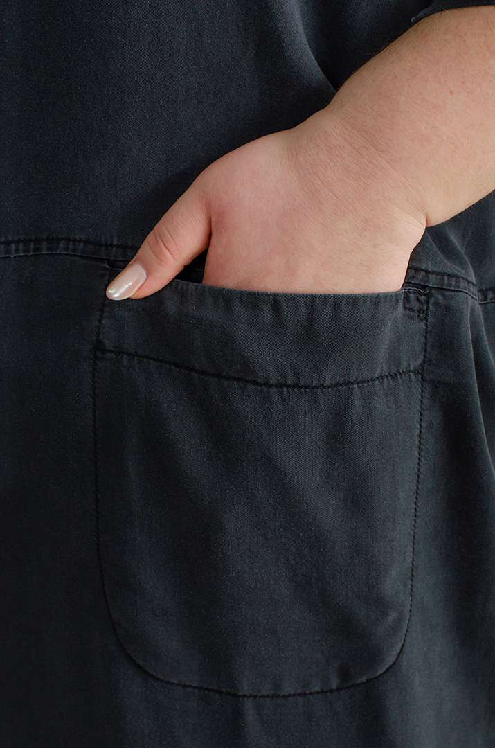 Платье макси с капюшоном и украшениями больших размеров