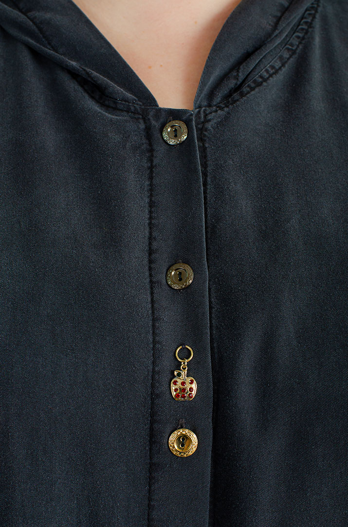 Платье макси с капюшоном и украшениями больших размеров