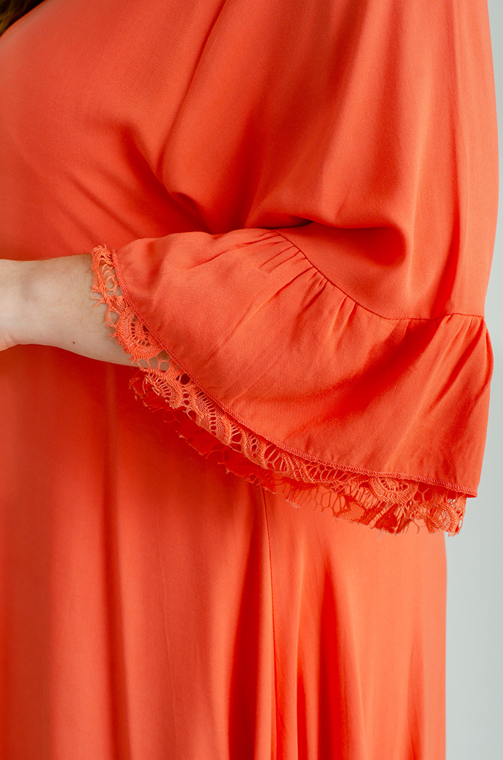 Платье макси с кружевом больших размеров