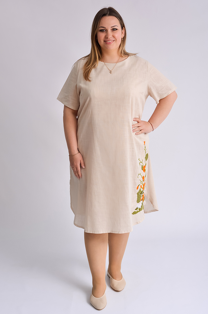 Платье миди с фактурной вышивкой больших размеров