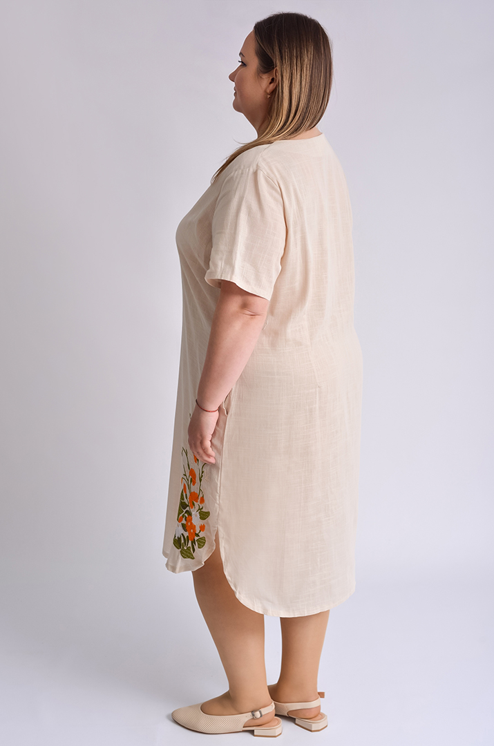 Платье миди с фактурной вышивкой больших размеров