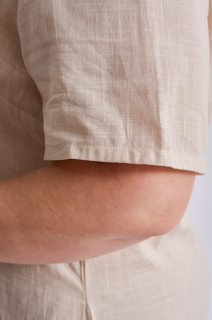 Платье миди с фактурной вышивкой больших размеров