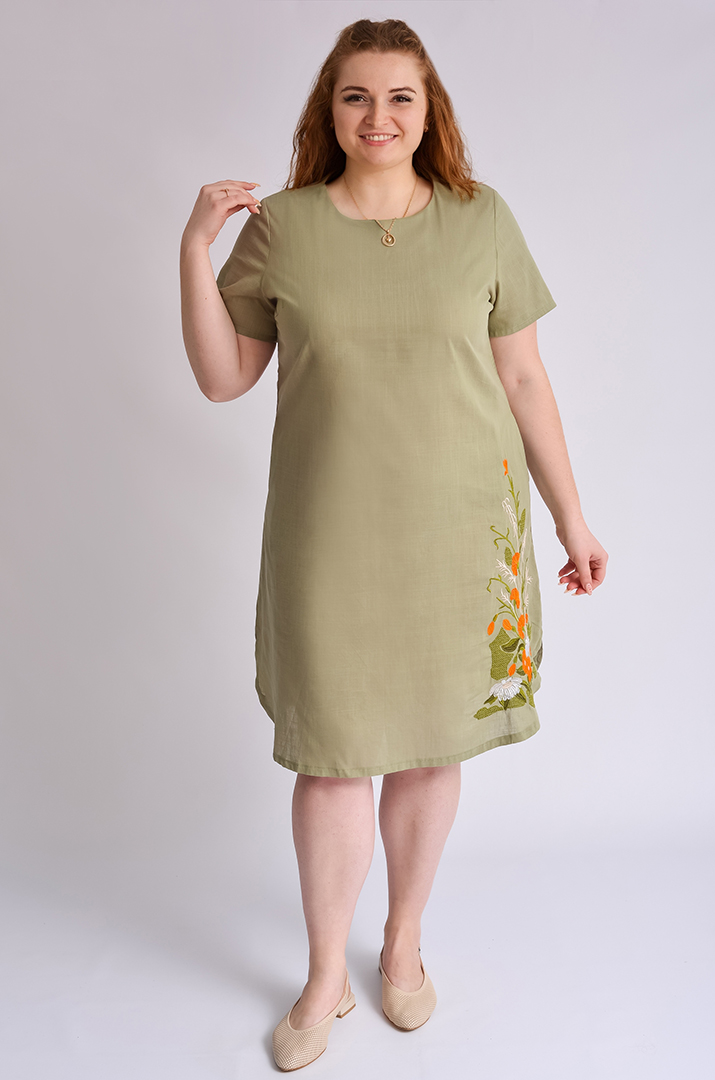 Платье миди с фактурной вышивкой больших размеров