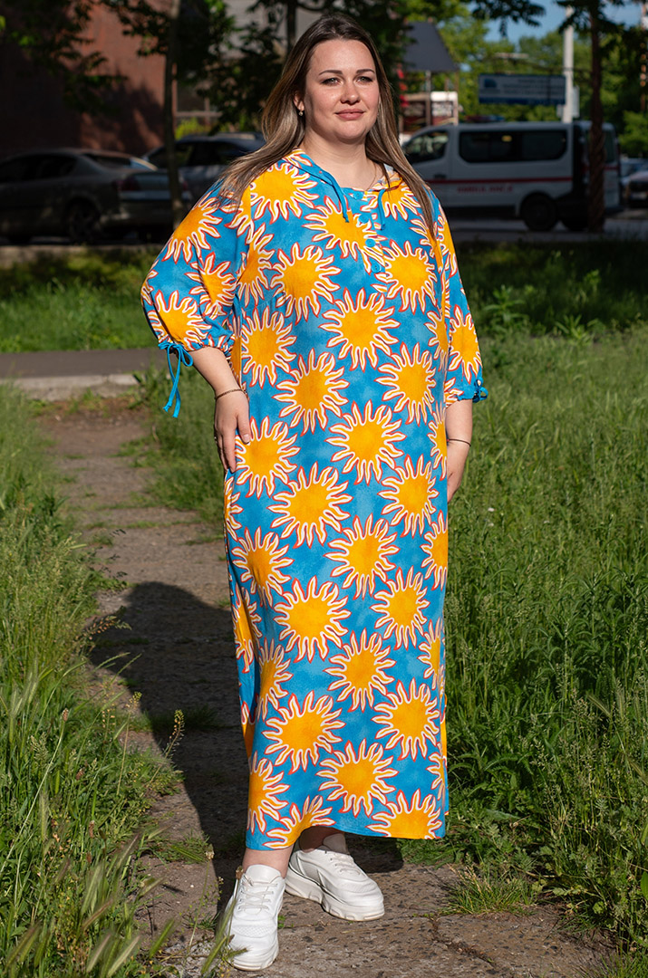 Платье макси с оригинальным принтом больших размеров