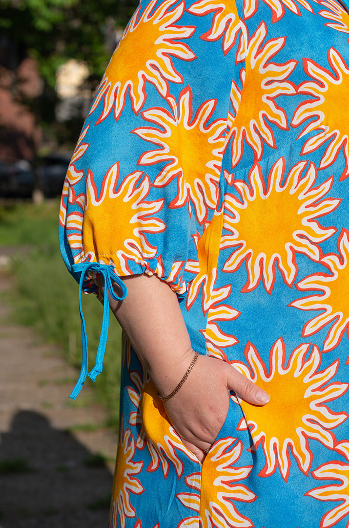 Платье макси с оригинальным принтом больших размеров