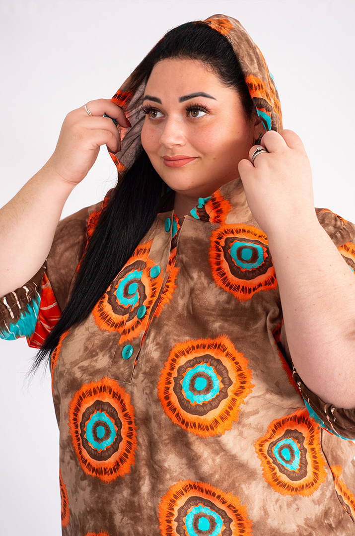 Платье макси с оригинальным принтом больших размеров