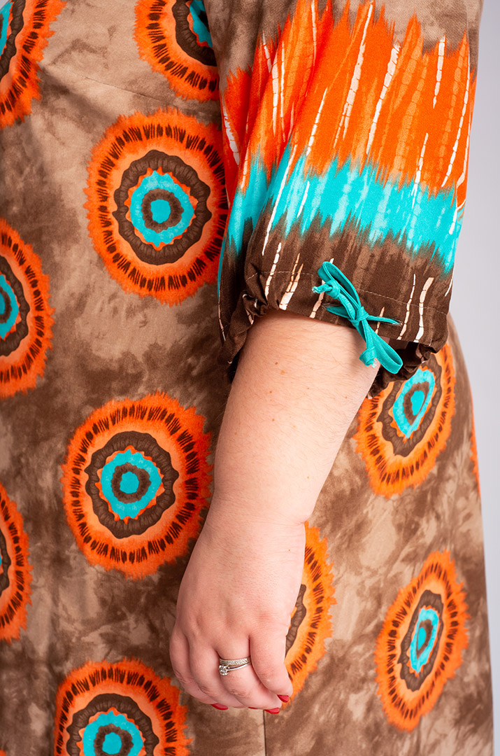 Платье макси с оригинальным принтом больших размеров