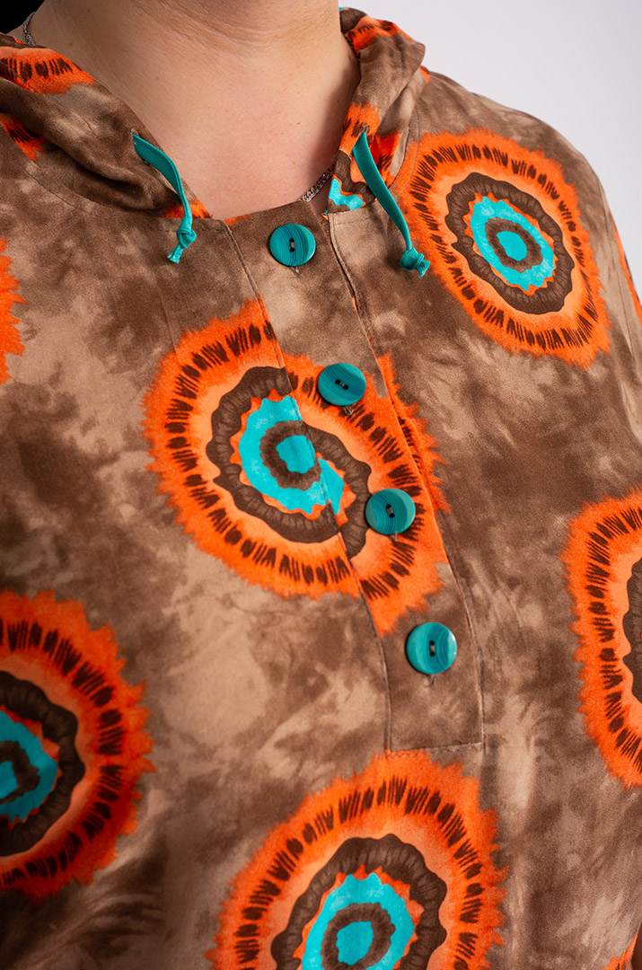 Платье макси с оригинальным принтом больших размеров